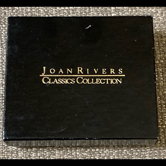 🎄Joan Rivers Gold Plated Crystal Egg Shaped Pendant Necklace NWT! - Picture 8 of 11